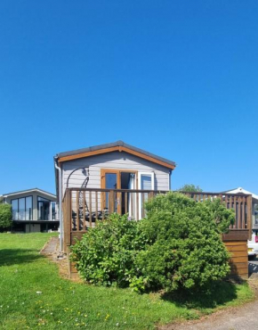 42 pine lodge & sea views